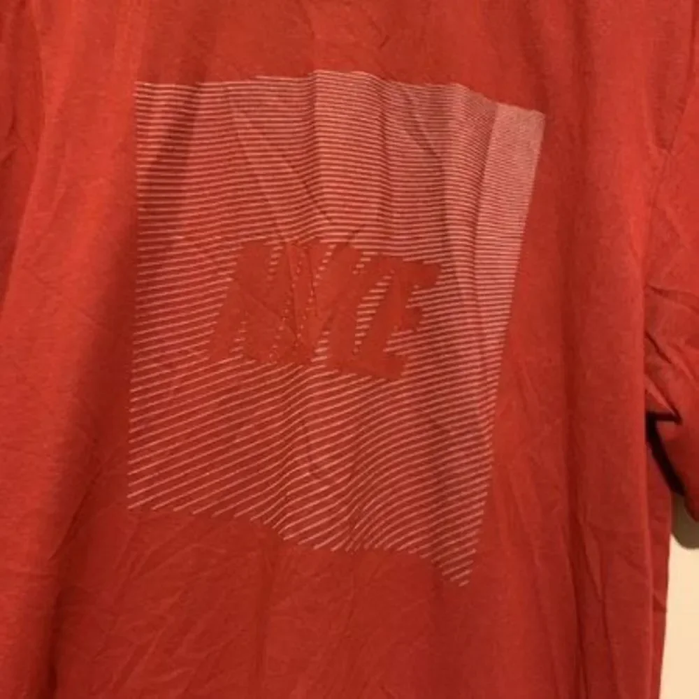 Nike tee size